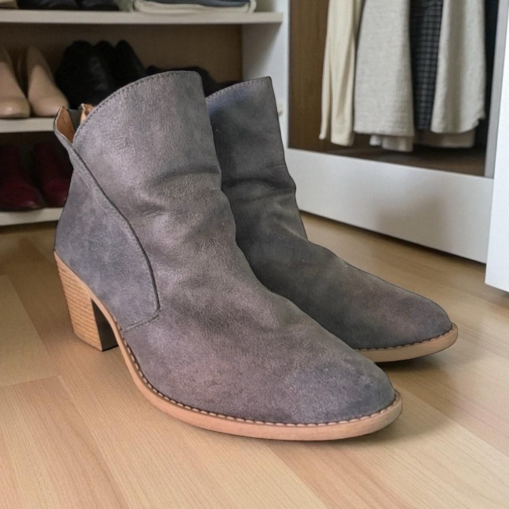 Qupid Women’s Suede Ankle Boots Gray Block Heel Casual Shoes Size 10